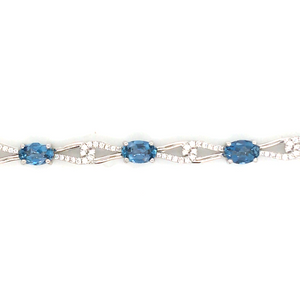 14W Oval Aqua and Diamond Interlocking Link Bracelet