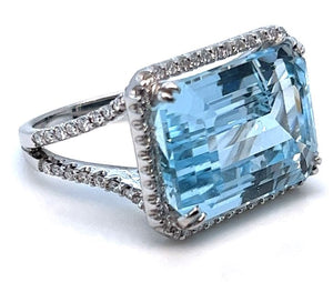 18W 20.50ct Emerald Cut Blue Topaz and Halo Diamond Ring sz 6